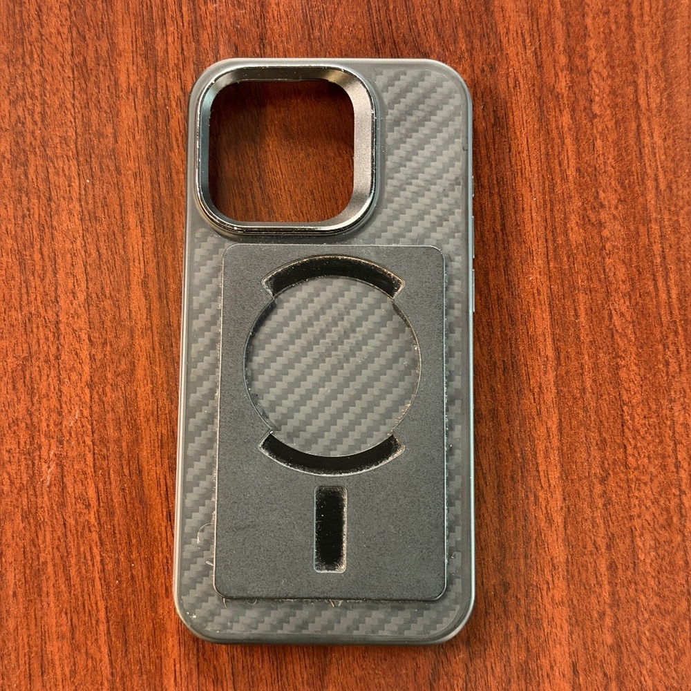 Ridge Carbon Fiber Phone Case - iPhone 15 Pro